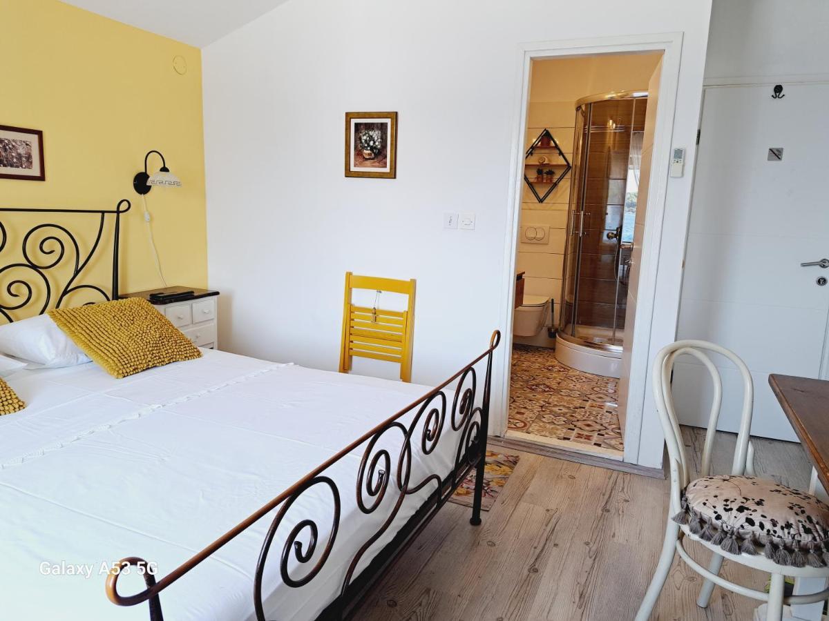 Heritage Rooms Kut Vis Exterior foto