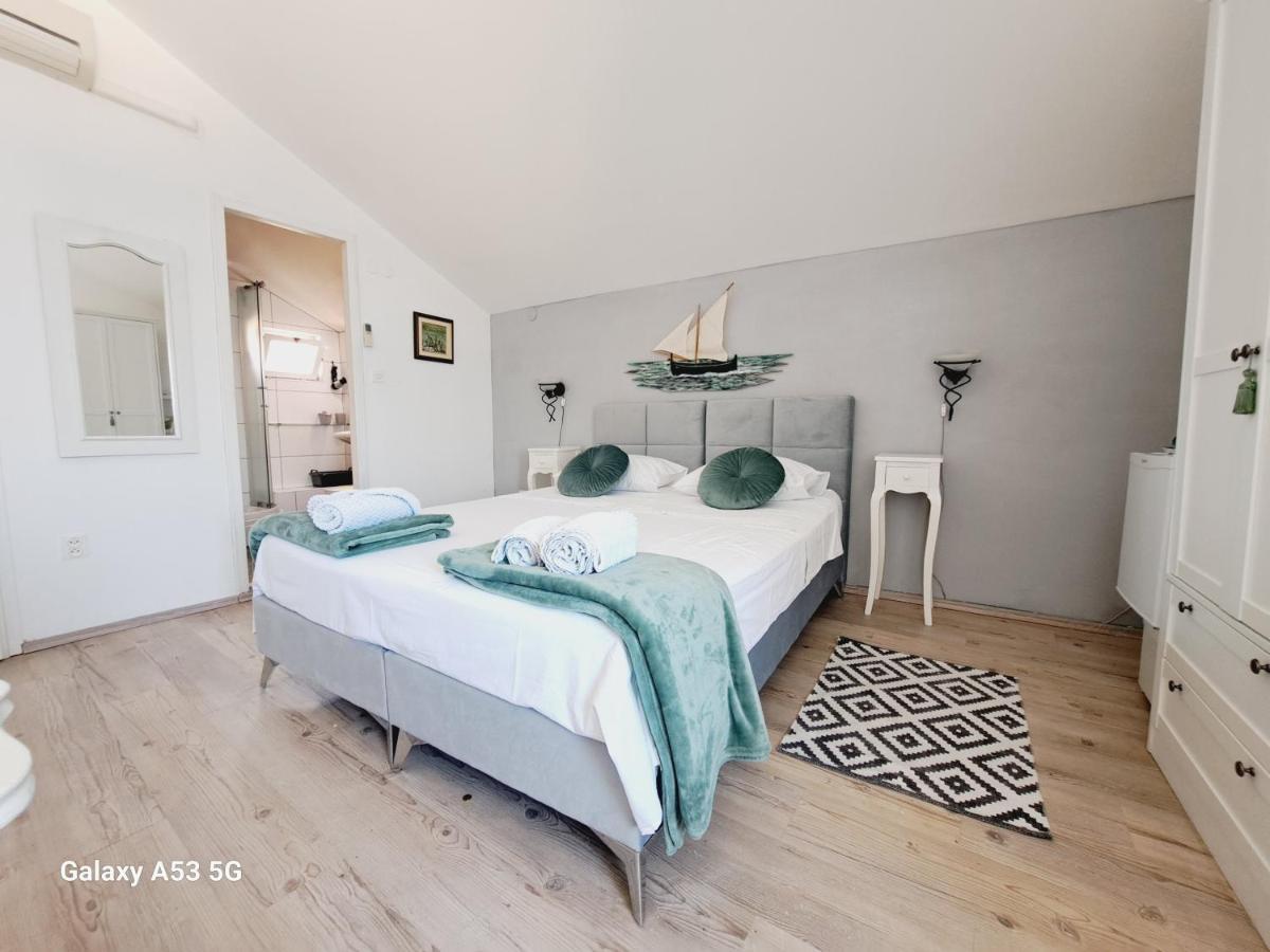Heritage Rooms Kut Vis Exterior foto