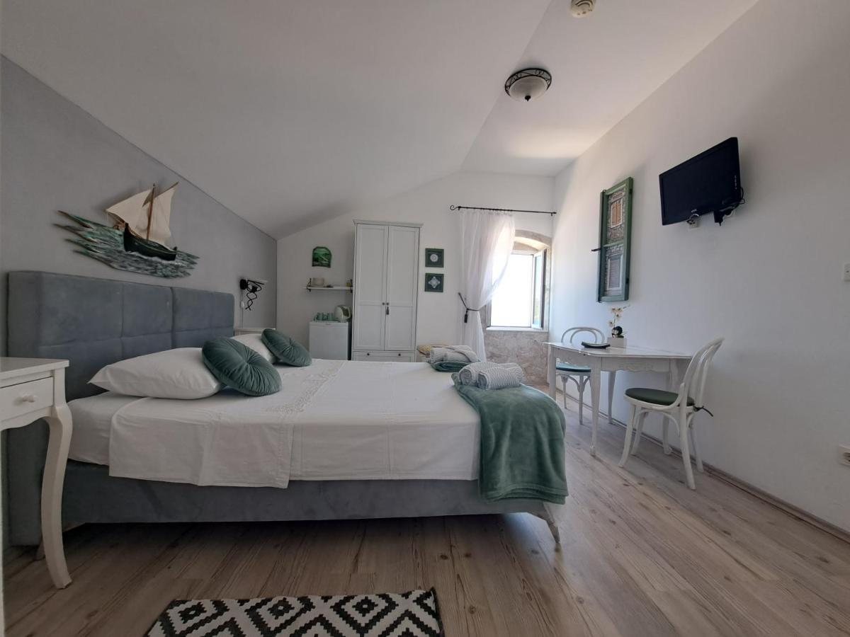 Heritage Rooms Kut Vis Exterior foto